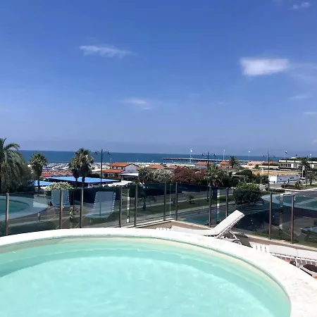 Casa Magniflex - Sea View Flat With Swimming Pool Daire Forte dei Marmi